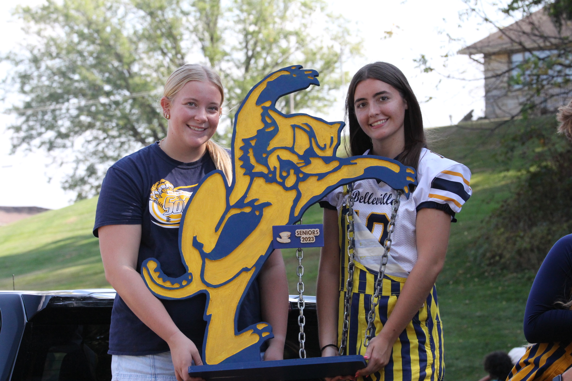 Students from the junior class holding the Homecoming Class Trophy